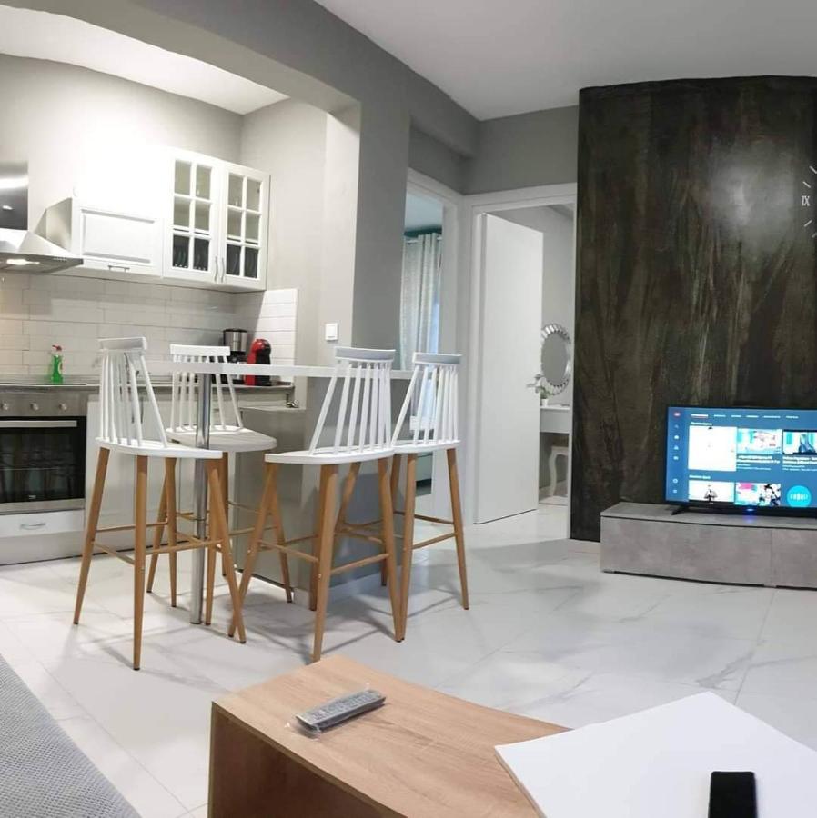 Diamond Lux Apartment PalaiónTsiflíkion 외부 사진
